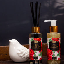 Carregar imagem no visualizador da galeria, KIT RED GARDEN DIFUSOR 120ML+SABONETE VIDAH 120ML