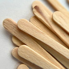 Carregar imagem no visualizador da galeria, MINI ESPÁTULAS PALITOS PARA DEPILAÇÃO FACIAL COM 200 UNIDADES THEOTO