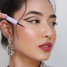 Carregar imagem no visualizador da galeria, DELINEADOR LÍQUIDO OLHOS COR PRETA BAUNY
